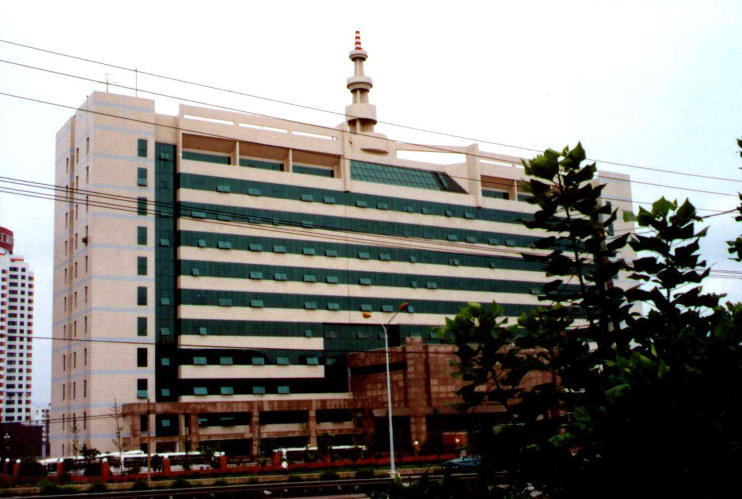 6.jpg (112013 bytes)